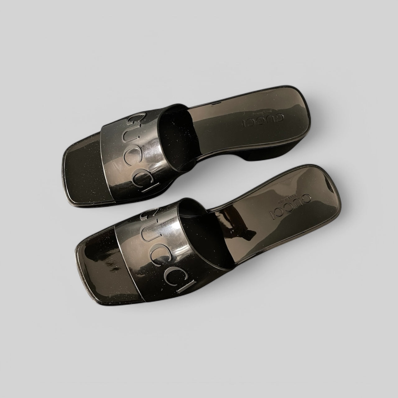Gucci Logo embossed Sandals