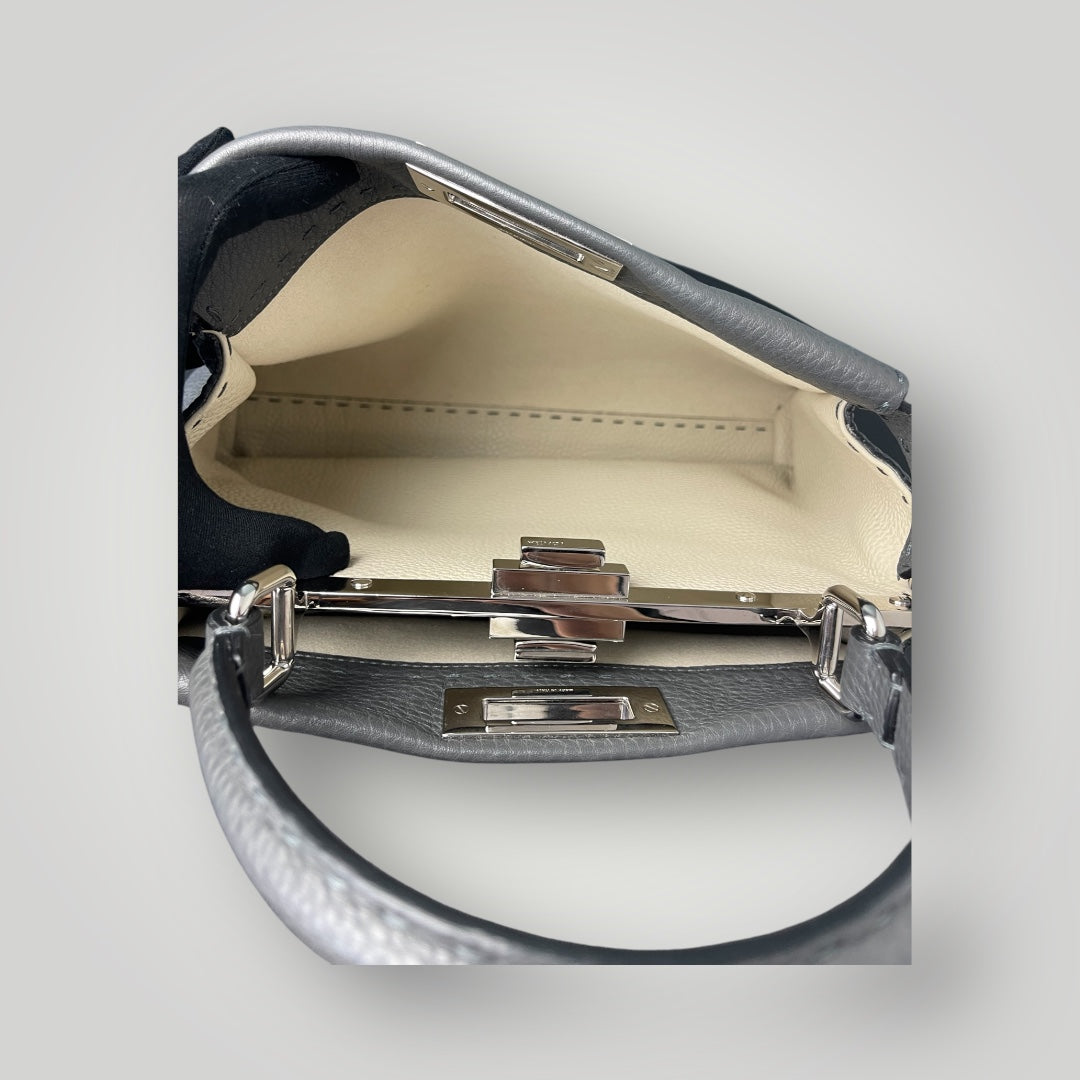 Pre-Owned Fendi Peekaboo Top Handle Bag-Medium